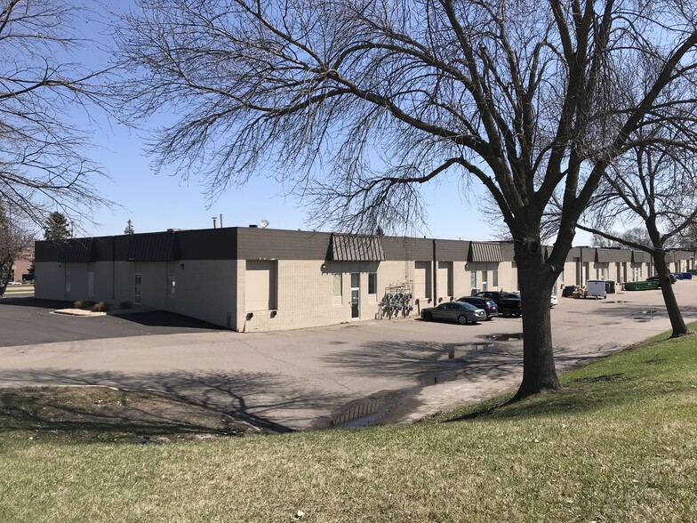 1101-1171 E Cliff Rd, Burnsville, MN for rent - Building Photo - Image 2 of 10