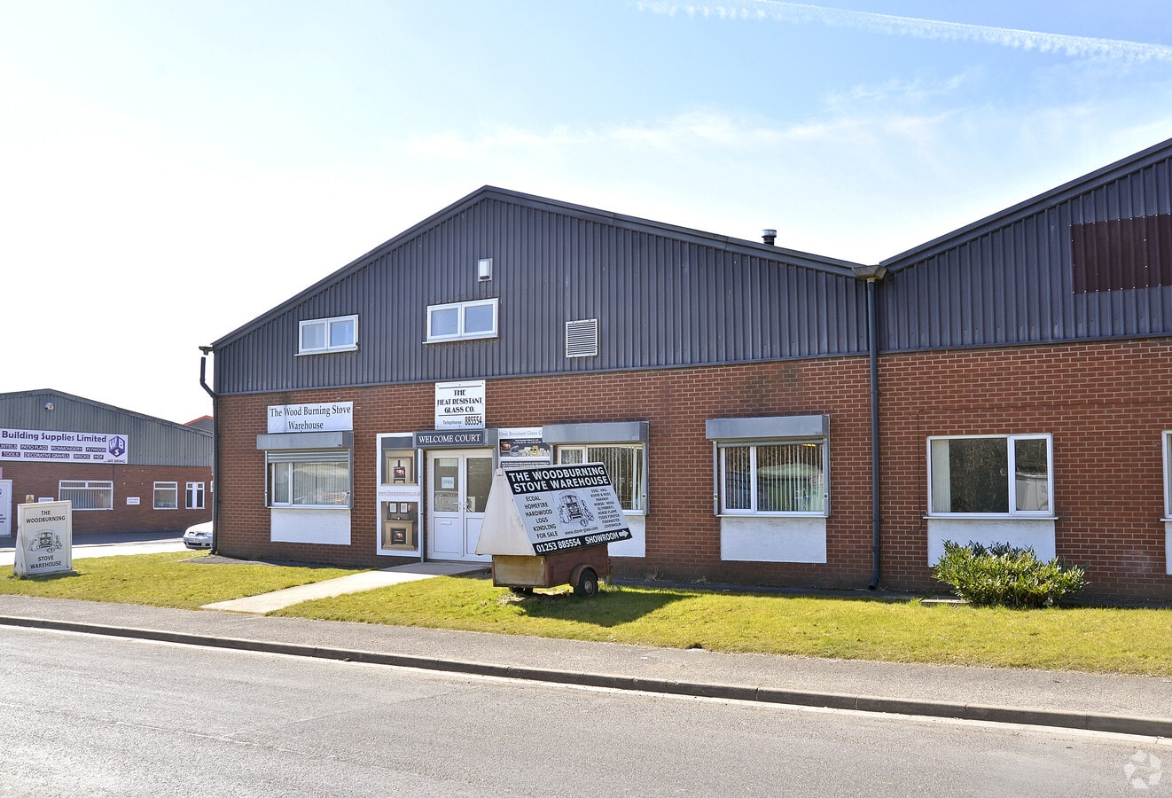 Bracewell Ave, Poulton Le Fylde FY6 8JF UK