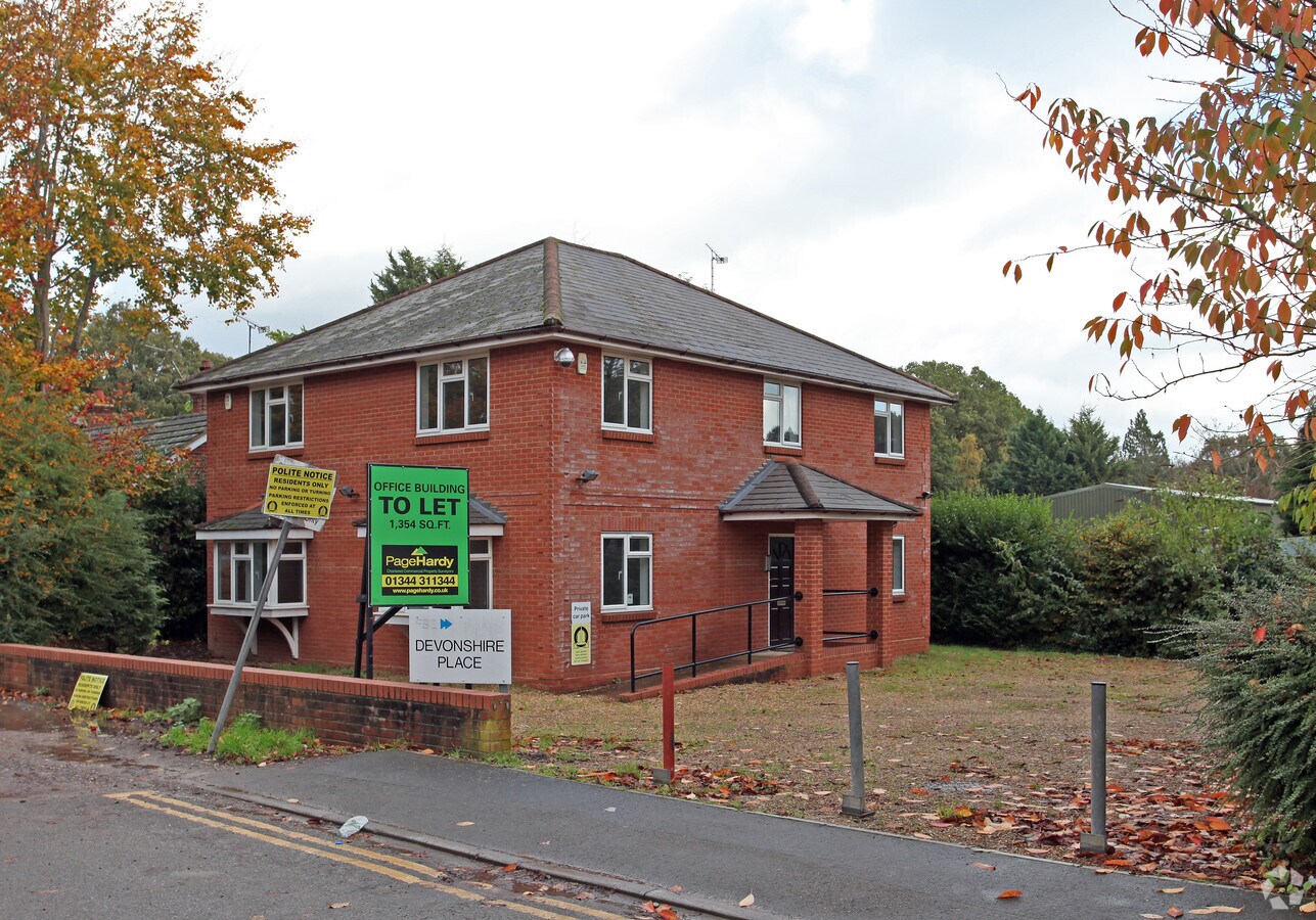 New Rd, Crowthorne RG45 6NA UK