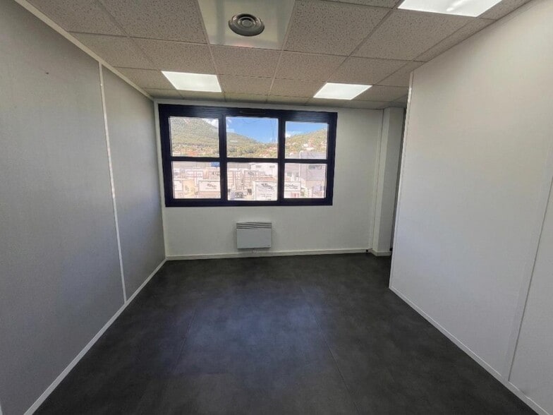 Office in La Garde for sale - Building Photo - Image 2 of 7