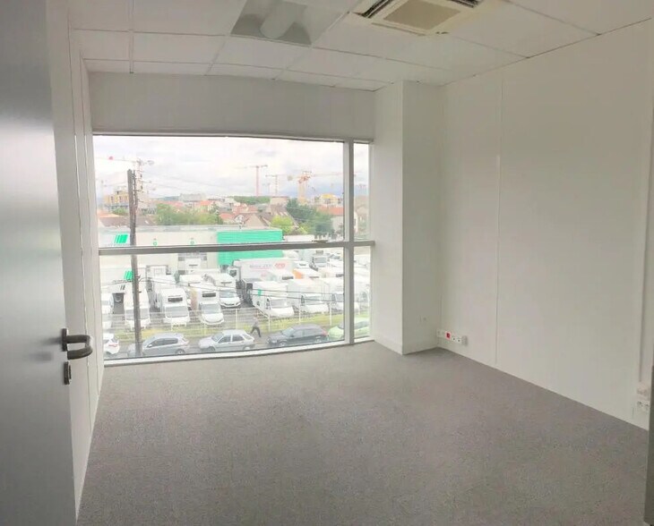 Office in Bezons to rent - Interior Photo - Image 3 of 7