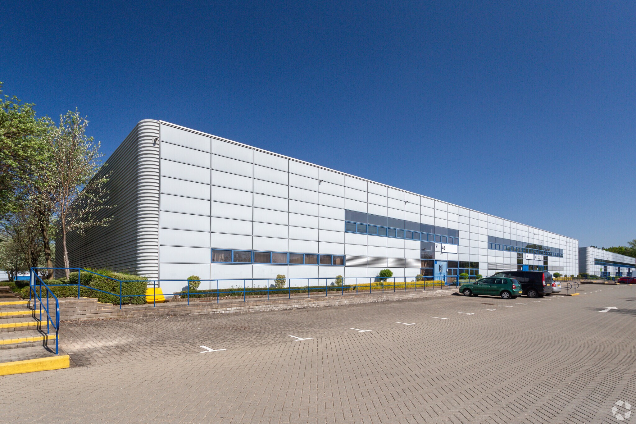 42-46 Tanners Dr, Milton Keynes for sale Primary Photo- Image 1 of 1