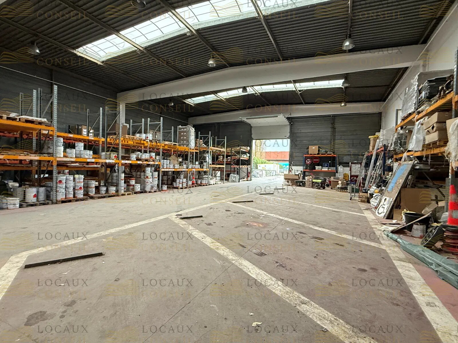 Light Industrial in SAINT-OUEN-L'AUMONE to rent Interior Photo- Image 1 of 7
