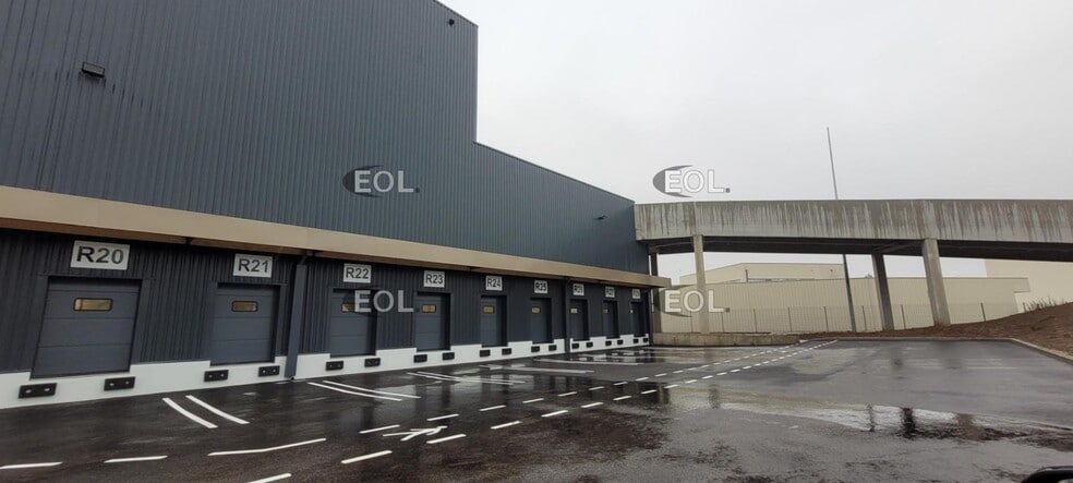 Industrial in Corbas to rent - Building Photo - Image 2 of 4