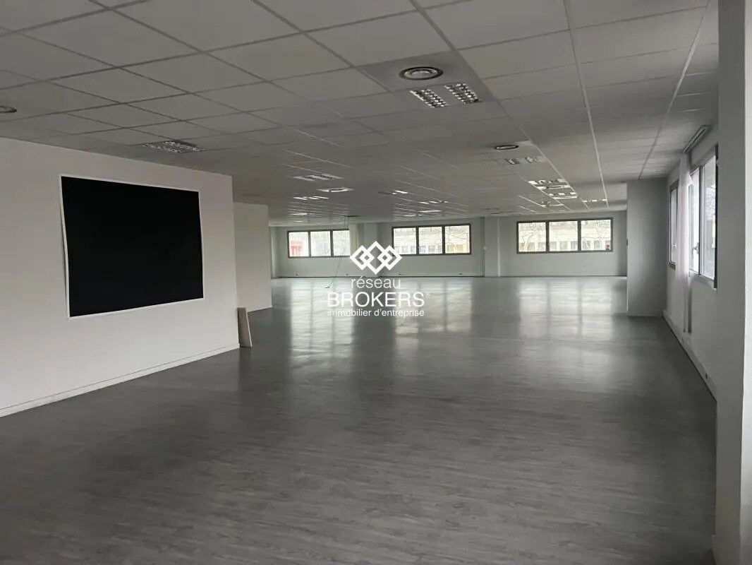 Office in Saint-Priest to rent Interior Photo- Image 1 of 5