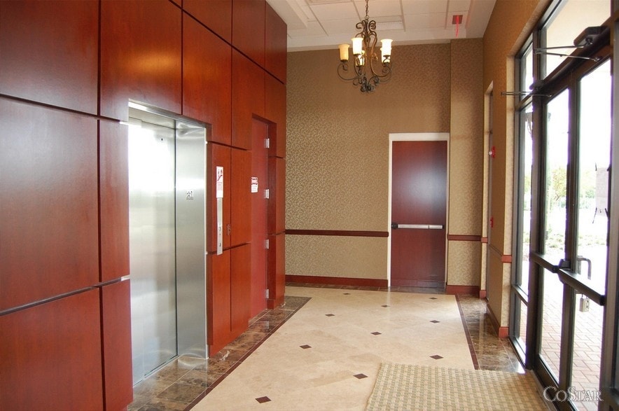 5749 Westgate Dr, Orlando, FL to rent Building Photo- Image 1 of 5