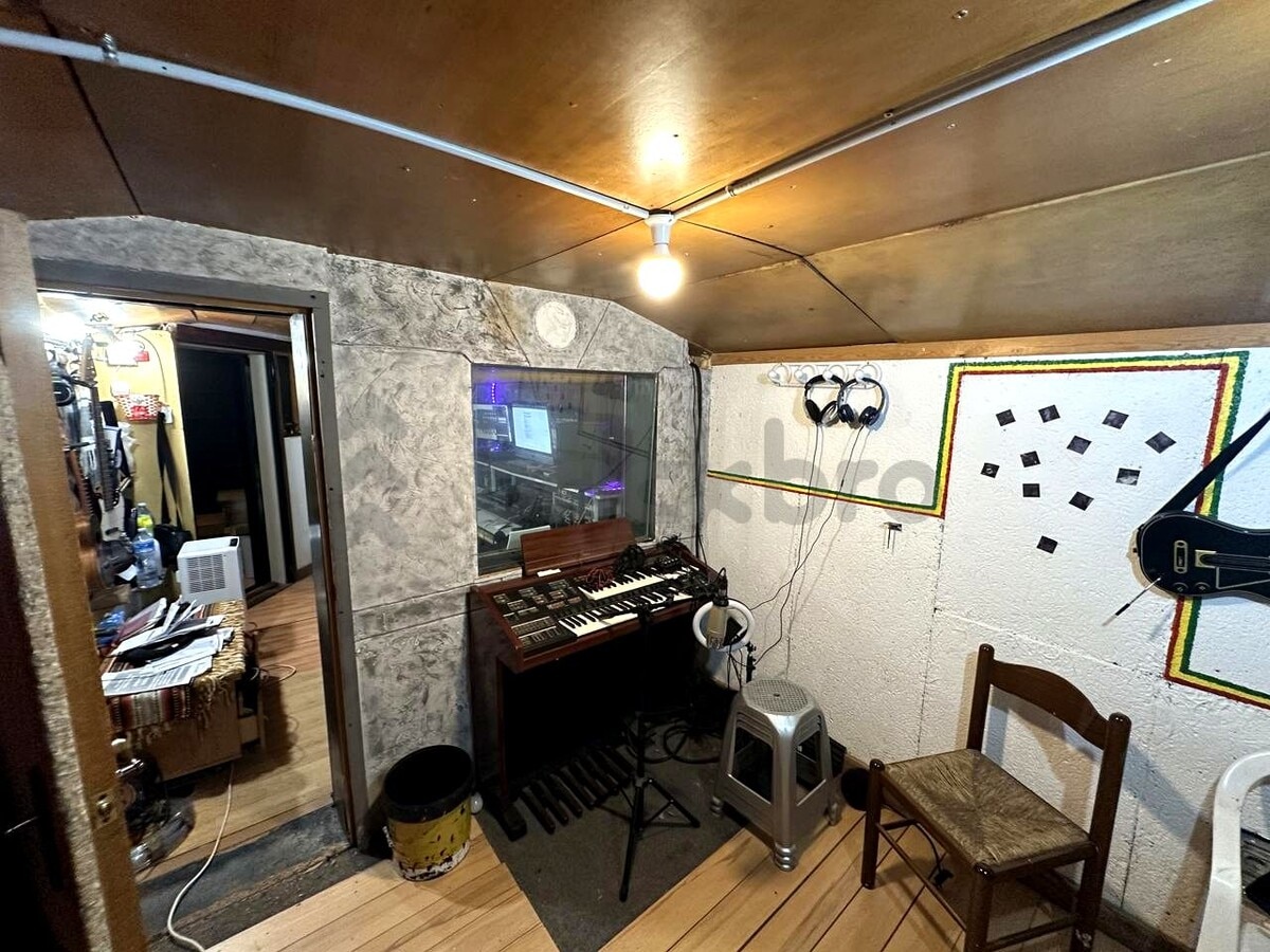 Barcelona, BAR 08013 - Unit - - - Interior Photo - Image 1 of 24