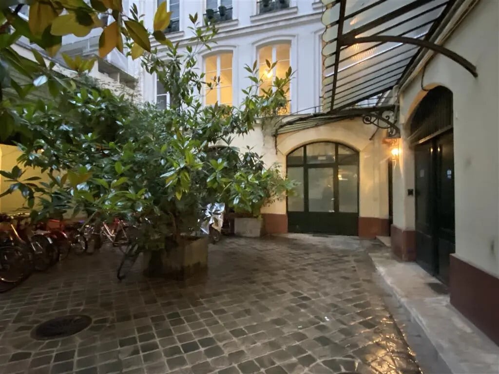 Location Bureaux 250 m² - Photo 1