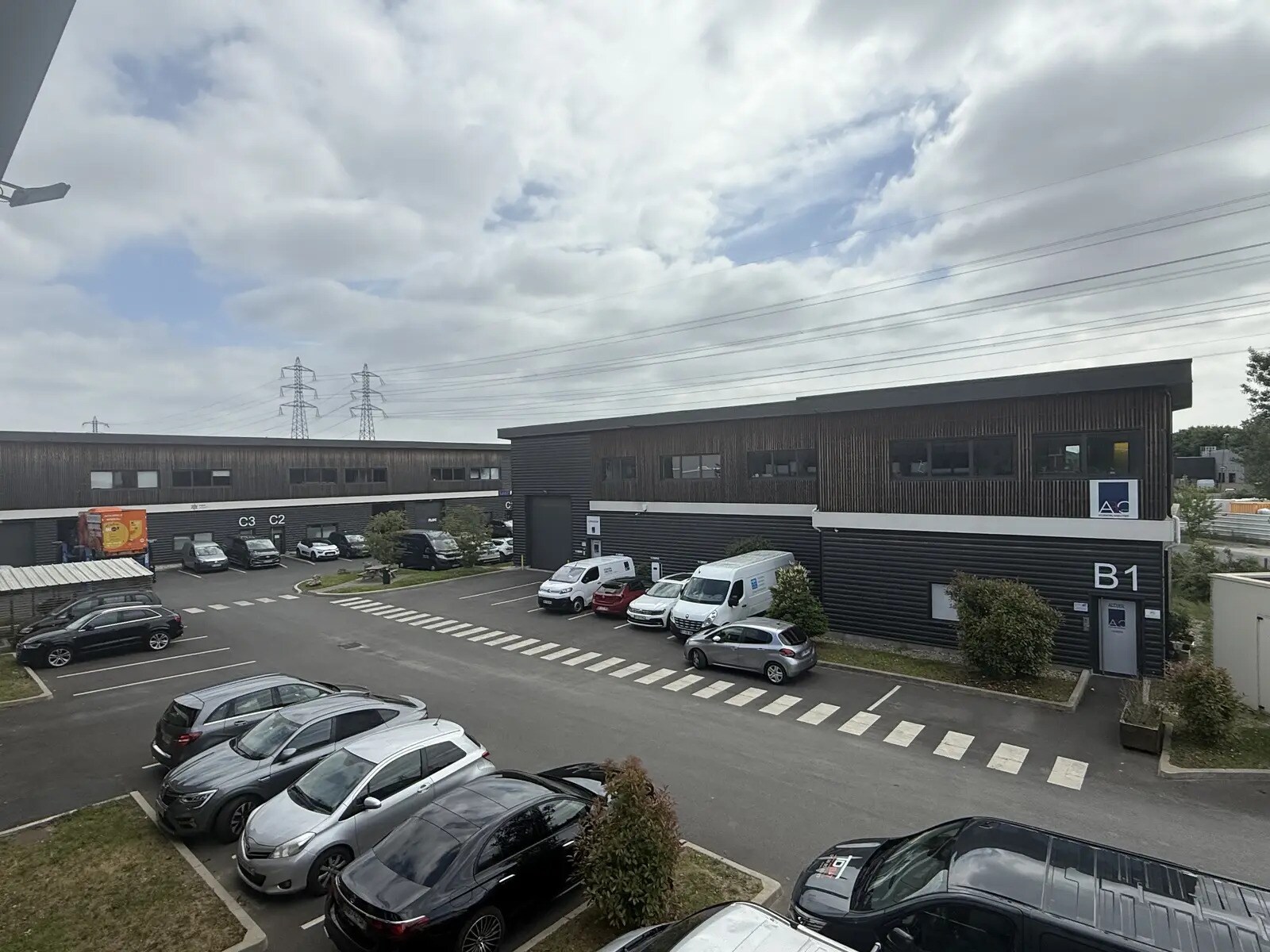 Light Industrial in Cormeilles-en-Parisis to rent Primary Photo- Image 1 of 3