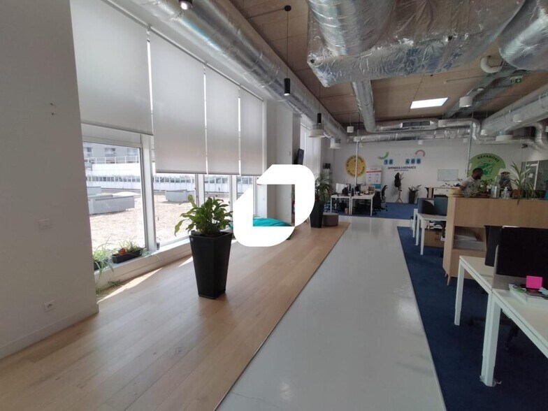 Office in Montreuil to rent - Building Photo - Image 1 of 15