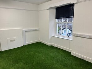18 Main Rd, Windermere to rent Interior Photo- Image 2 of 4