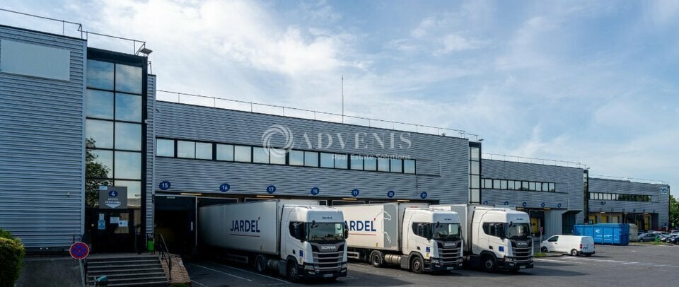 Industrial in Le Bourget to rent - Building Photo - Image 1 of 4
