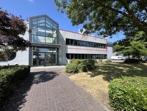 Meridian W, Leicester to rent Building Photo- Image 1 of 6