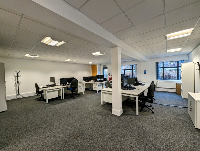 Buckingham Ct, Bradley Stoke to rent - Building Photo - Image 2 of 10