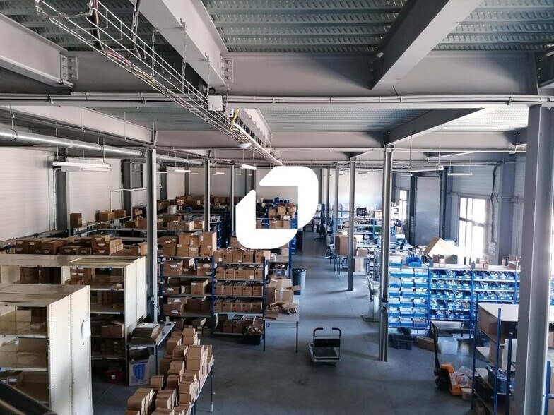 Light Industrial in Neuville-sur-Saône to rent - Interior Photo - Image 3 of 8