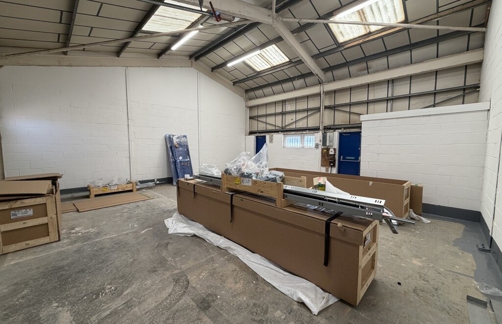 Cherrycourt Way, Leighton Buzzard to rent Interior Photo- Image 1 of 2