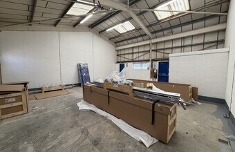 Cherrycourt Way, Leighton Buzzard to rent Interior Photo- Image 1 of 2