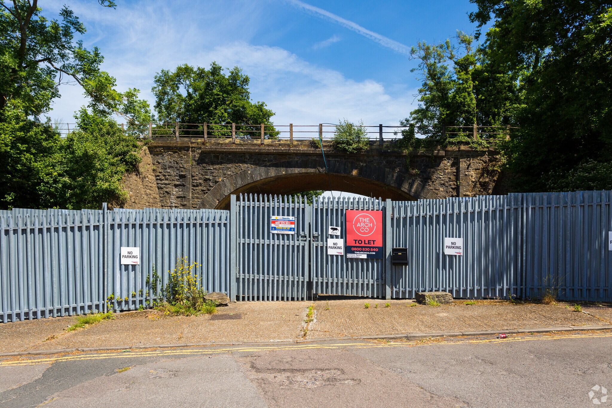 Morewood Close, Sevenoaks to rent Primary Photo- Image 1 of 2