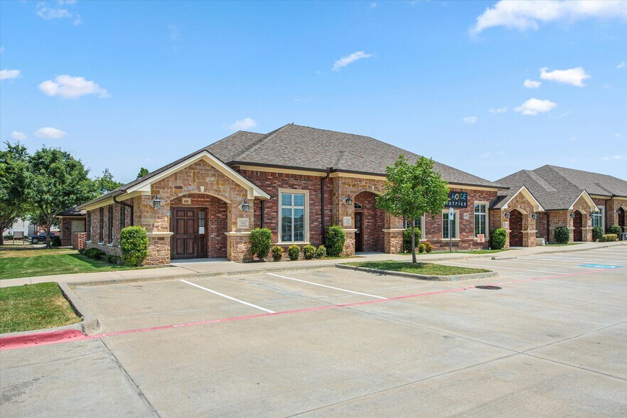 425 Old Newman Rd, Frisco, TX for rent - Building Photo - Image 2 of 38