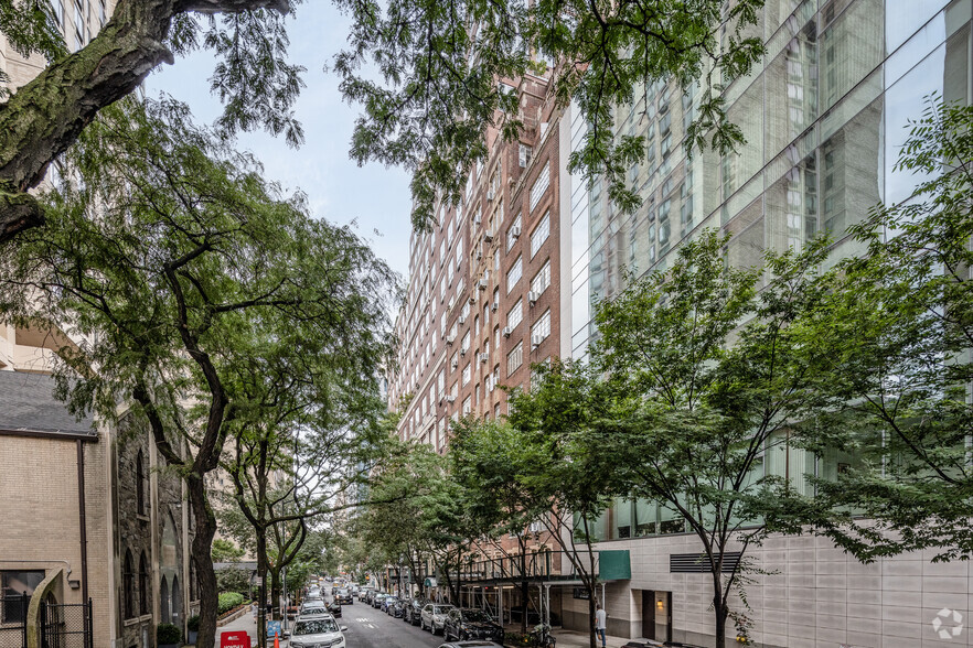 110 E 87th St, New York, NY for rent - NeighborhoodPhoto - Image 3 of 5