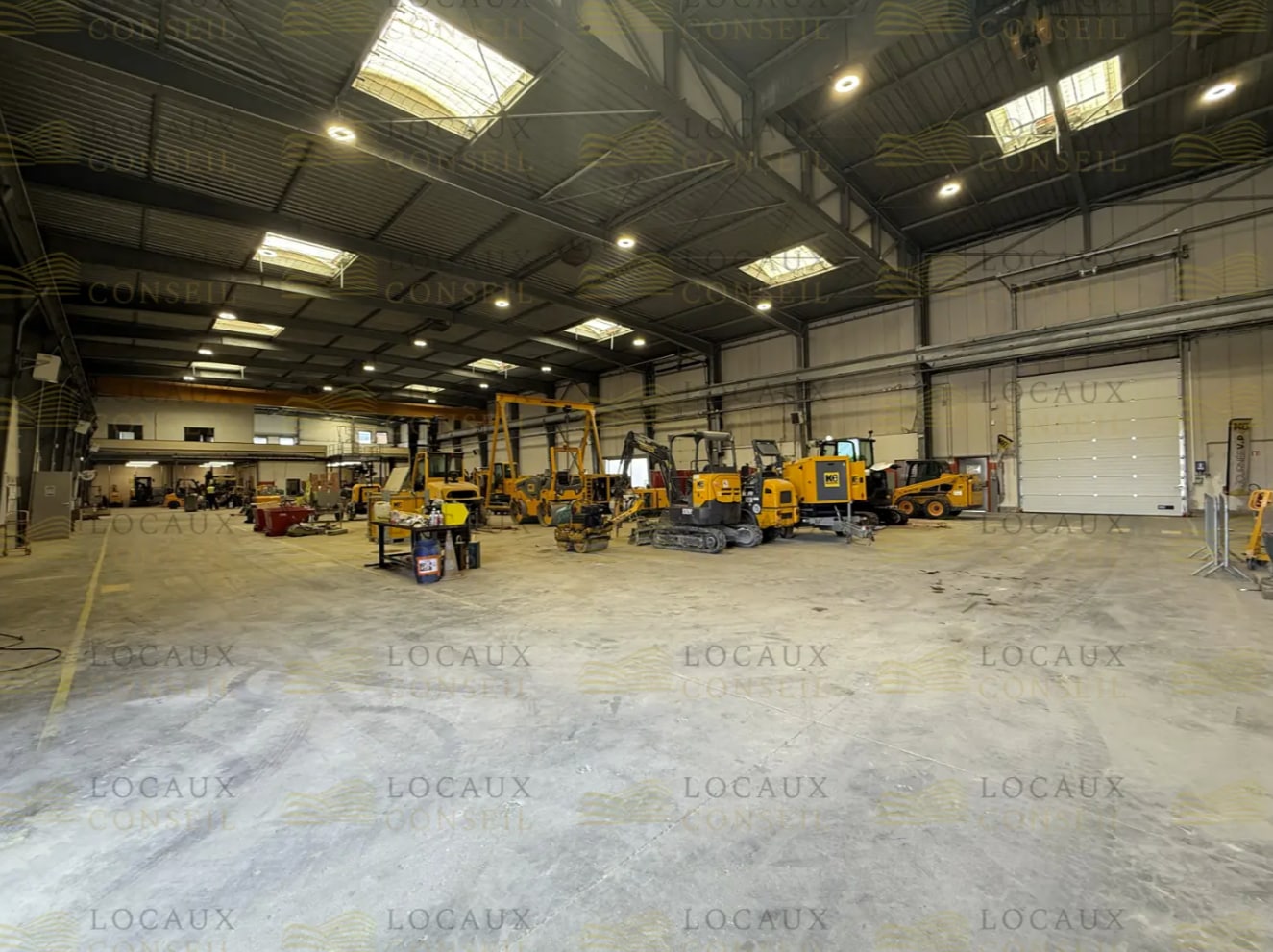 Light Industrial in Roissy-en-France to rent Interior Photo- Image 1 of 3