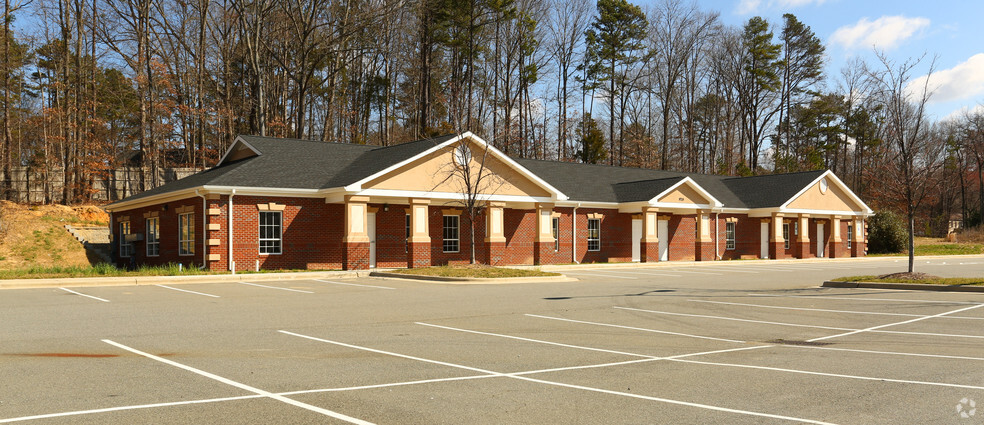 9719 Northeast Pky, Matthews, NC for rent - Building Photo - Image 3 of 9