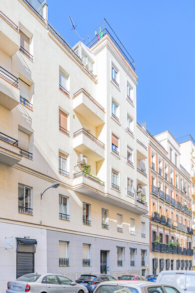 Calle De Espartinas, 4, Madrid, Madrid for sale - Primary Photo - Image 1 of 2