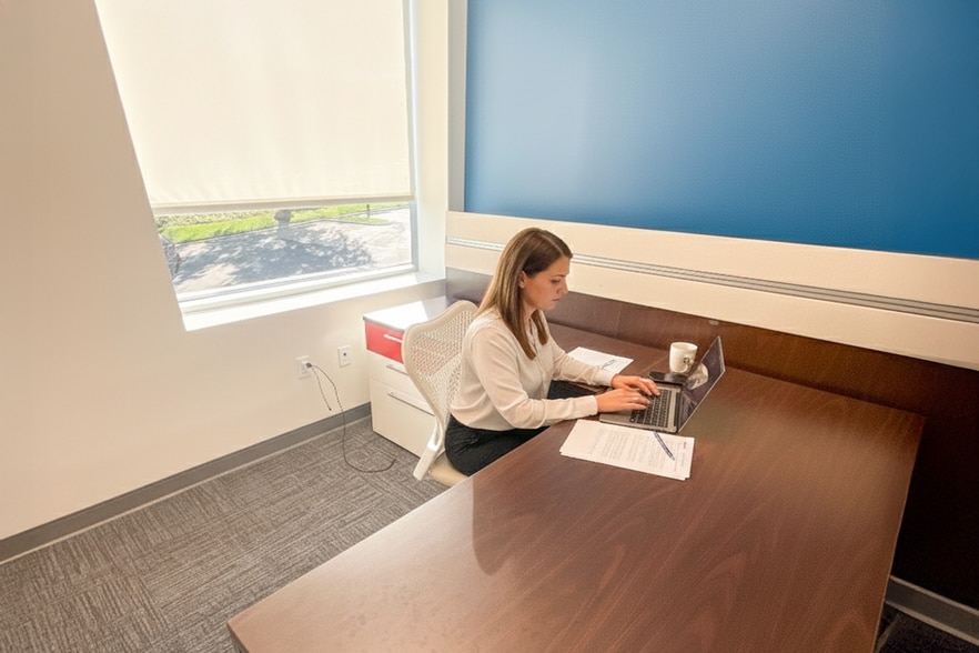 27001 Agoura Rd, Calabasas, CA to rent - Interior Photo - Image 3 of 9