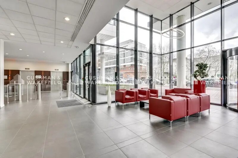 23 Avenue Carnot, Massy to rent - Lobby - Image 3 of 16
