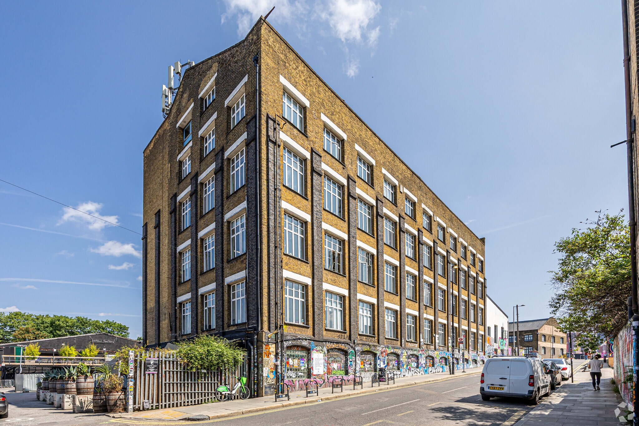 43 White Post Ln, London for sale Primary Photo- Image 1 of 1