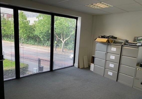 22 Abbey Rd, London to rent - Interior Photo - Image 2 of 7