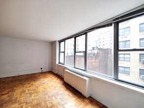 155 E 55th St, New York, NY for rent Interior Photo- Image 1 of 5