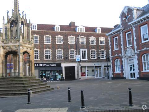 Market Sq, Leighton Buzzard for sale - Primary Photo - Image 1 of 1