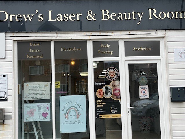 7 Mostyn Av, Llandudno to rent Building Photo- Image 1 of 5