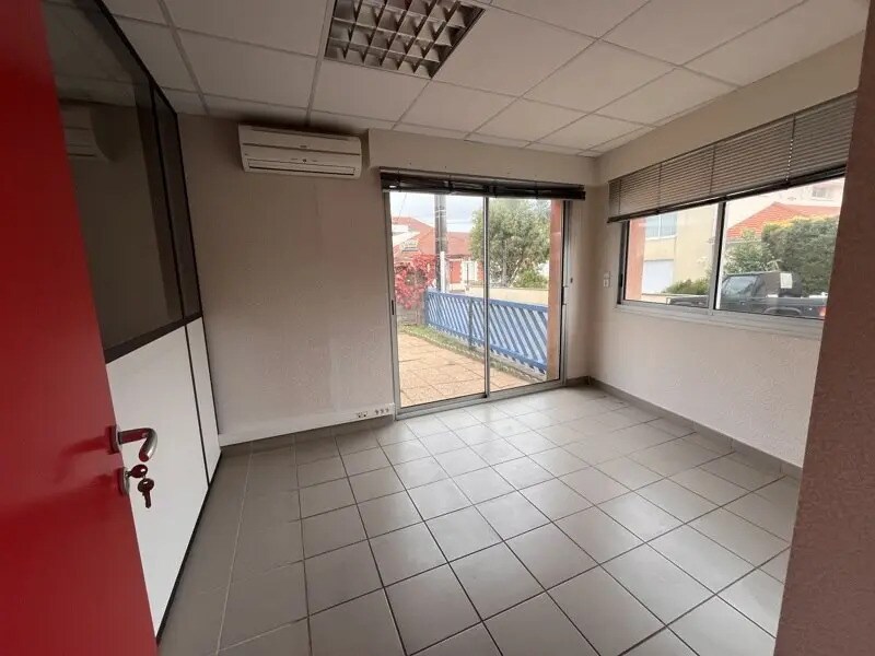 Location Commerce 110 m² - Photo 1