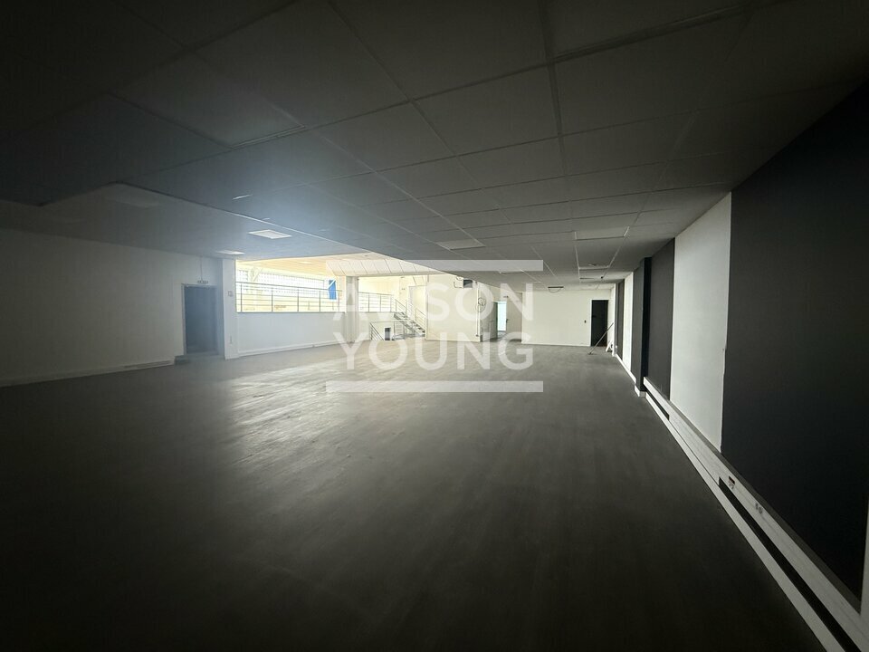 Light Industrial in LA PLAINE SAINT DENIS to rent Interior Photo- Image 1 of 5