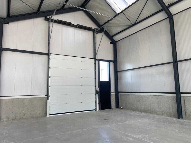Industrial in Toussieu for sale - Building Photo - Image 3 of 5