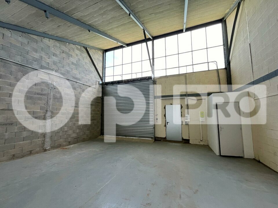 Light Industrial in Nangis for sale Interior Photo- Image 1 of 10