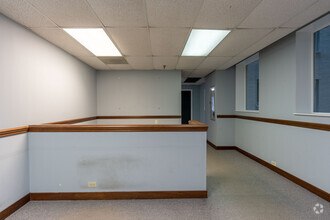 401 S LaSalle St, Chicago, IL for rent Interior Photo- Image 2 of 6