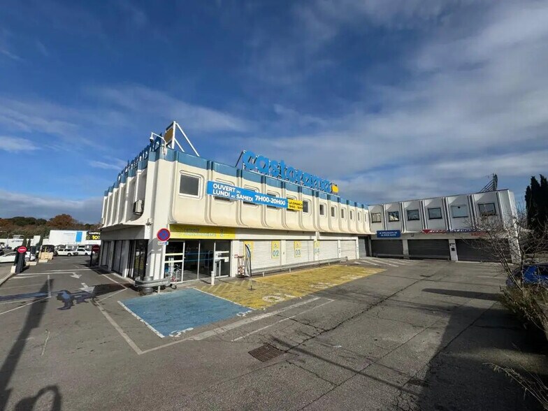 Light Industrial in Aix-en-Provence to rent - Building Photo - Image 2 of 11