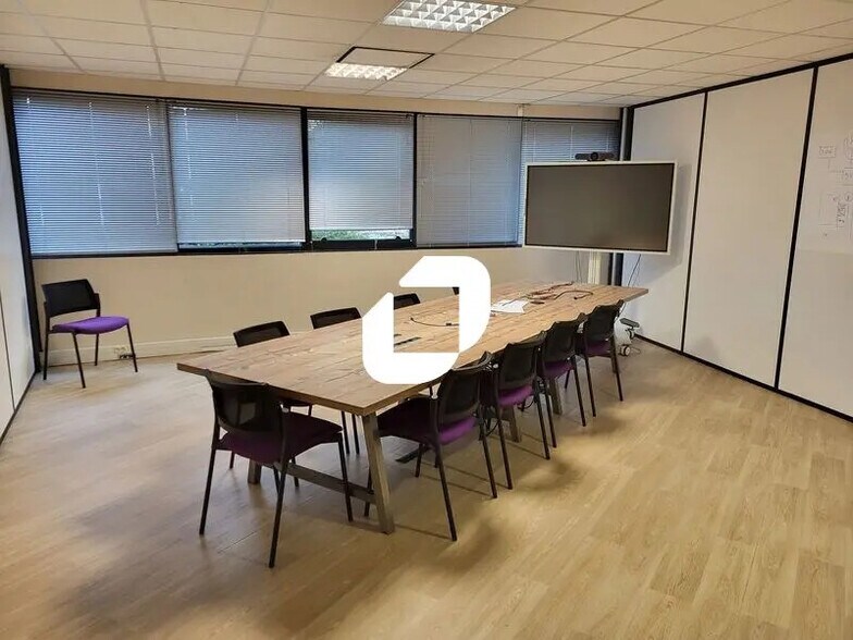 Office in Mérignac to rent - Interior Photo - Image 2 of 23