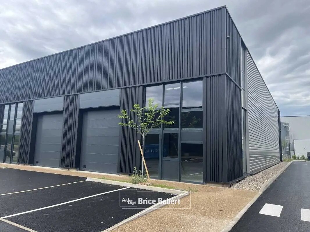 Light Industrial in Trévoux for sale Building Photo- Image 1 of 7