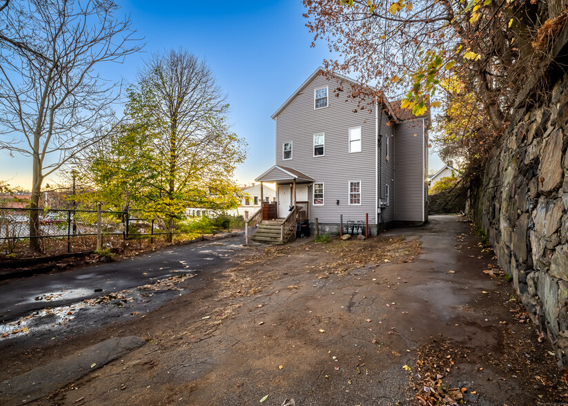 6 Grove Ct, Waterbury, CT for sale - Primary Photo - Image 1 of 5