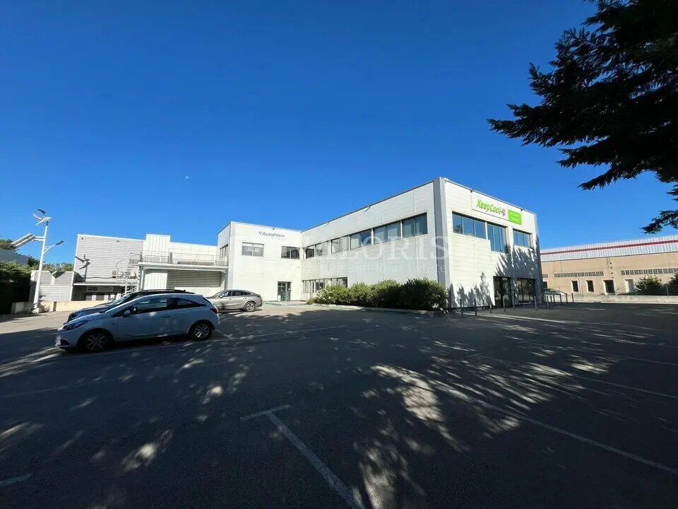 Retail in Éguilles to rent Building Photo- Image 1 of 16