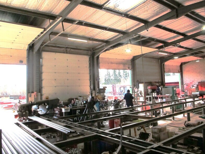Industrial in Le Thor for sale - Building Photo - Image 2 of 6