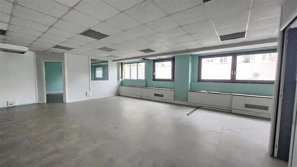 Office in La Garenne-Colombes to rent - Building Photo - Image 2 of 8