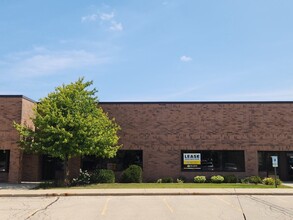 5000-5040 Ashland Way, Franklin, WI for rent Building Photo- Image 1 of 11