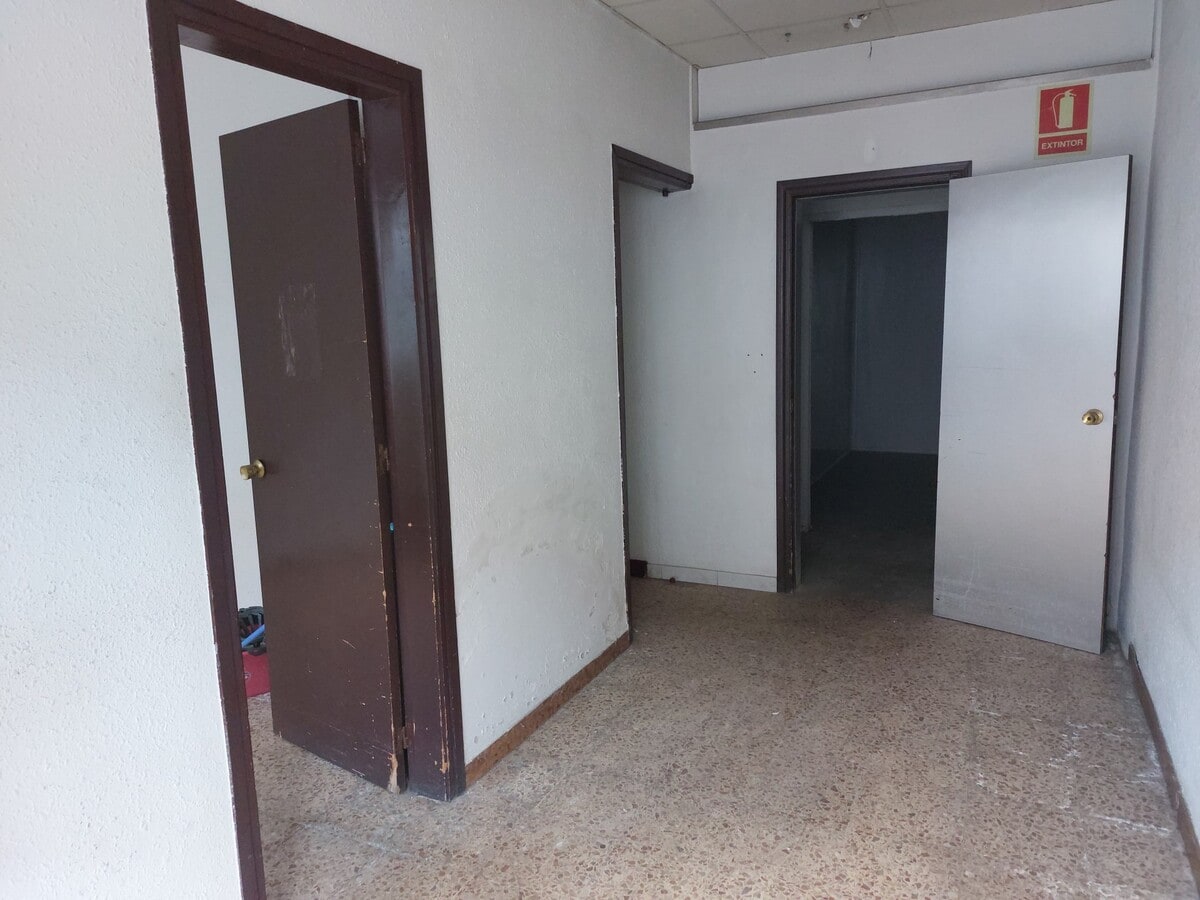 Terrassa, BAR 08225 - Unit Pt1 - - Interior Photo - Image 2 of 10