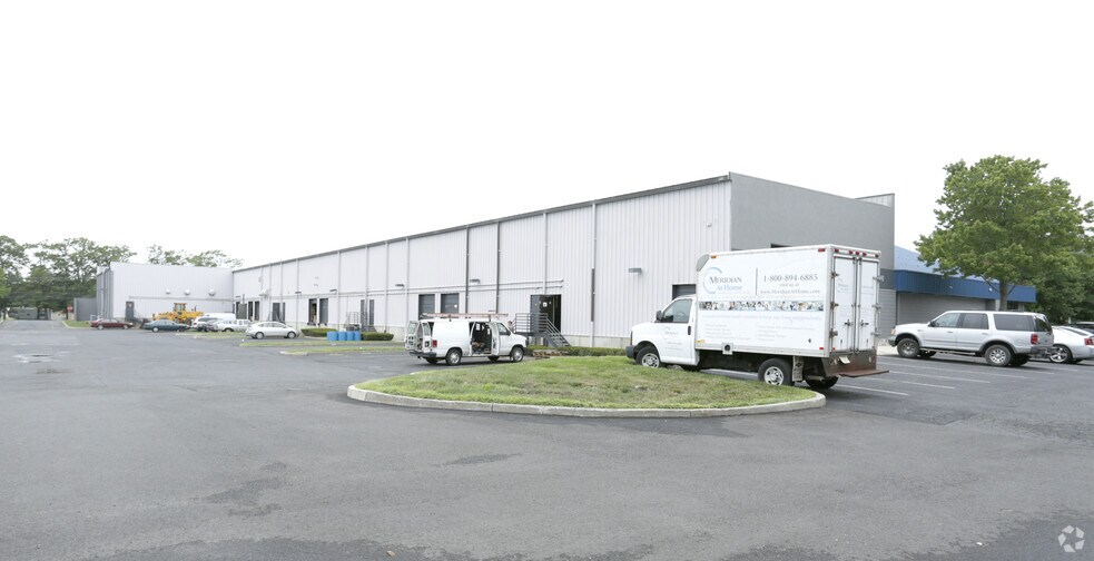 38 Industrial Way E, Eatontown, NJ for rent - Building Photo - Image 3 of 3