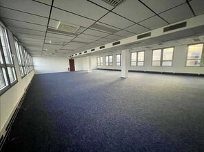 259-261 Rue De Paris, Montreuil to rent Interior Photo- Image 2 of 3